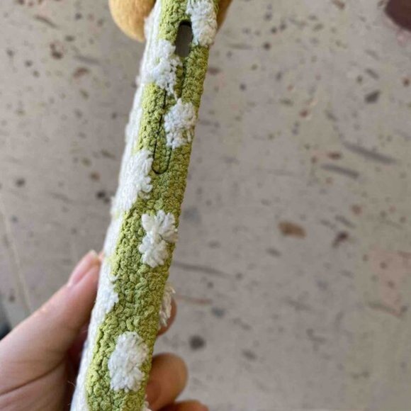 Hello kitty kniting dots green case for iphone 14 - Picture 2 of 4